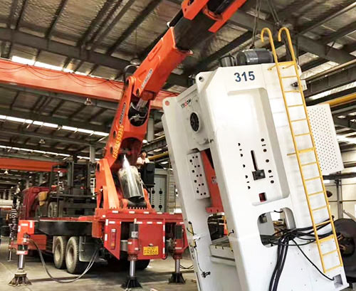 大岭山镇附近随车吊出租，轻松解决运输难题